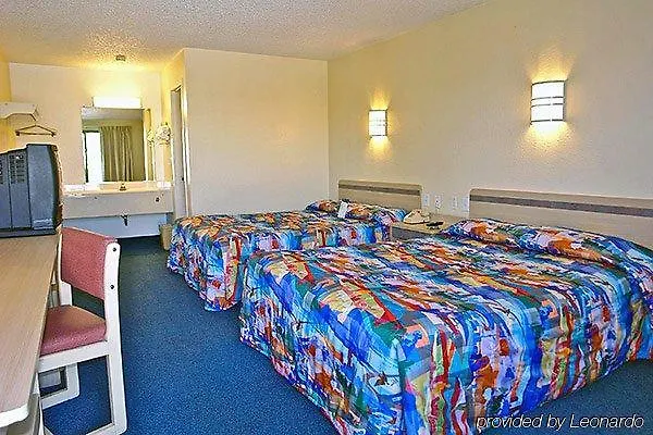 Ferry Pass Super 6 Inn & Suites Pensacola 2*, Ferry Pass