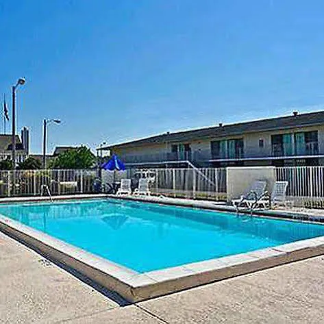 Ferry Pass Super 6 Inn & Suites Pensacola מוטל Ferry Pass