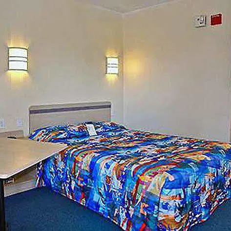 Ferry Pass Super 6 Inn & Suites Pensacola