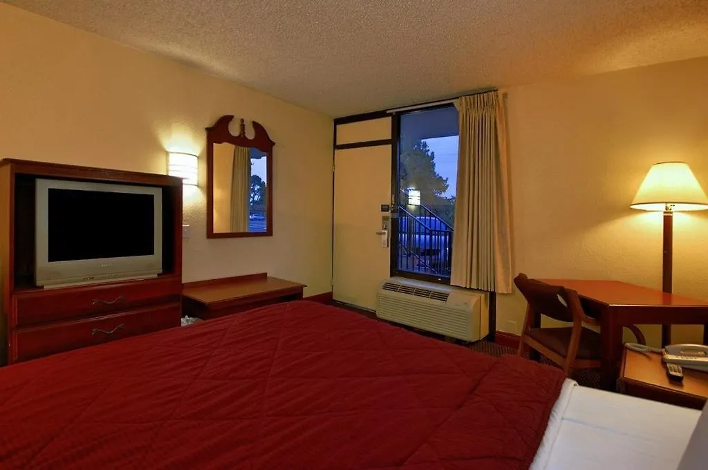 ** מוטל Ferry Pass Super 6 Inn & Suites Pensacola ארצות הברית