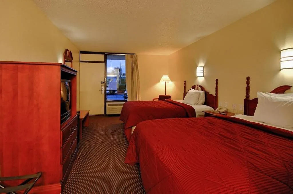 מוטל Ferry Pass Super 6 Inn & Suites Pensacola