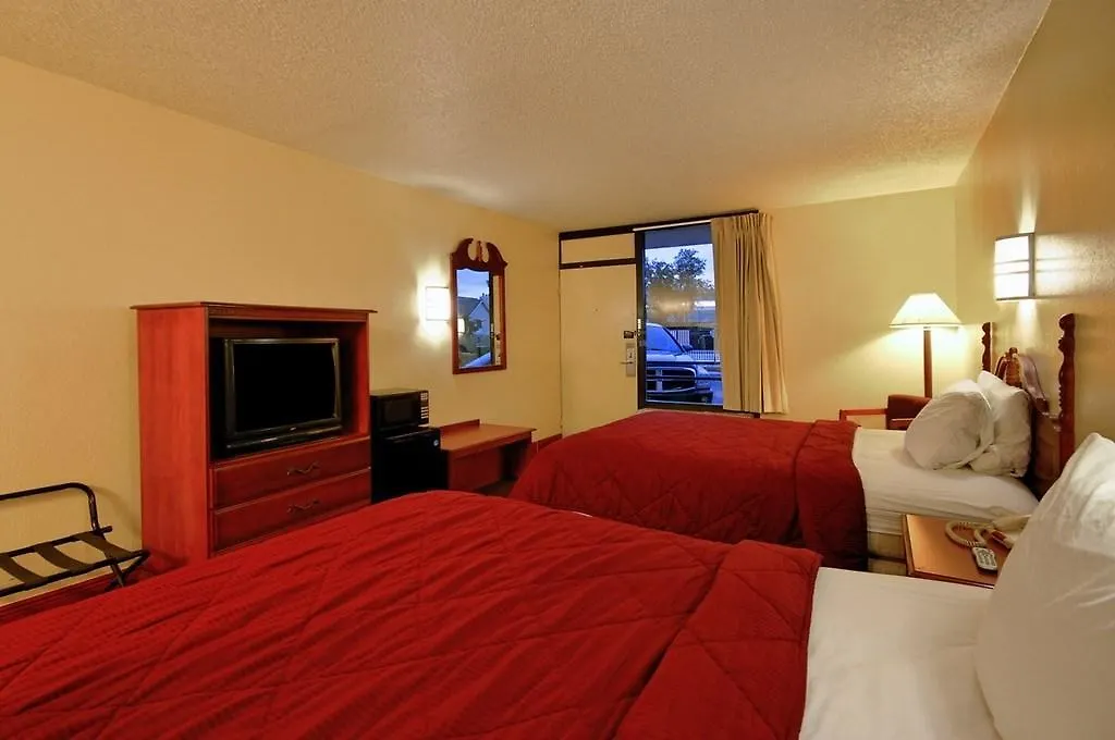 Ferry Pass Super 6 Inn & Suites Pensacola ארצות הברית