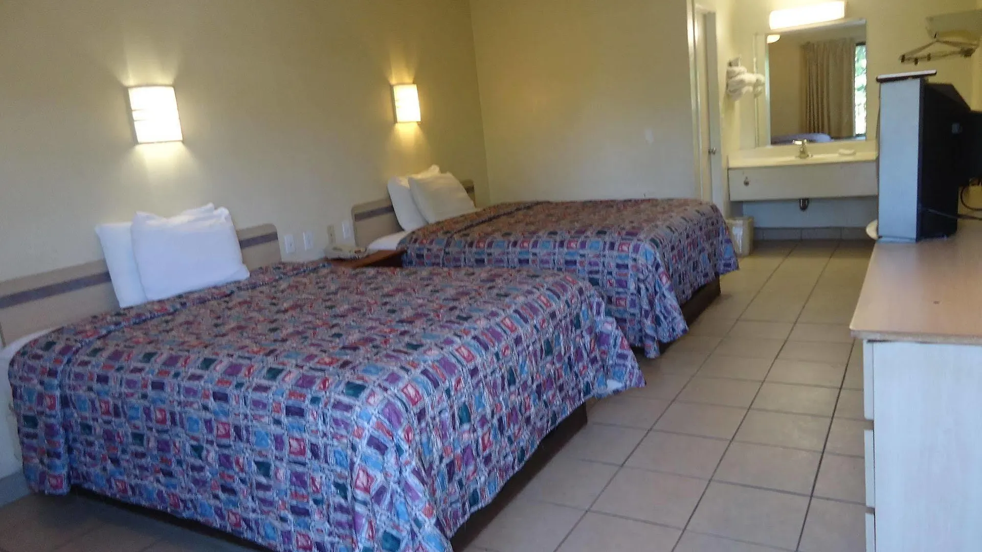 Ferry Pass Super 6 Inn & Suites Pensacola
