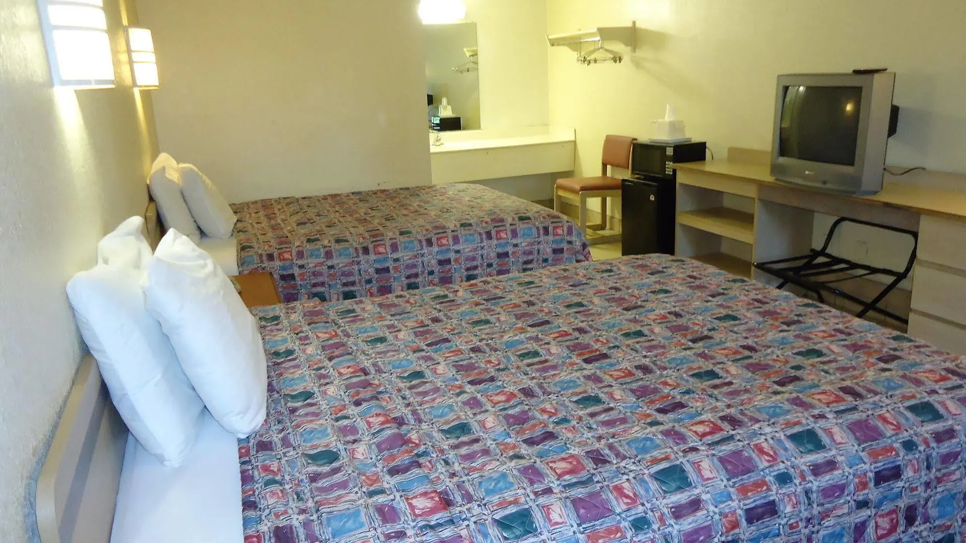 מוטל Ferry Pass Super 6 Inn & Suites Pensacola