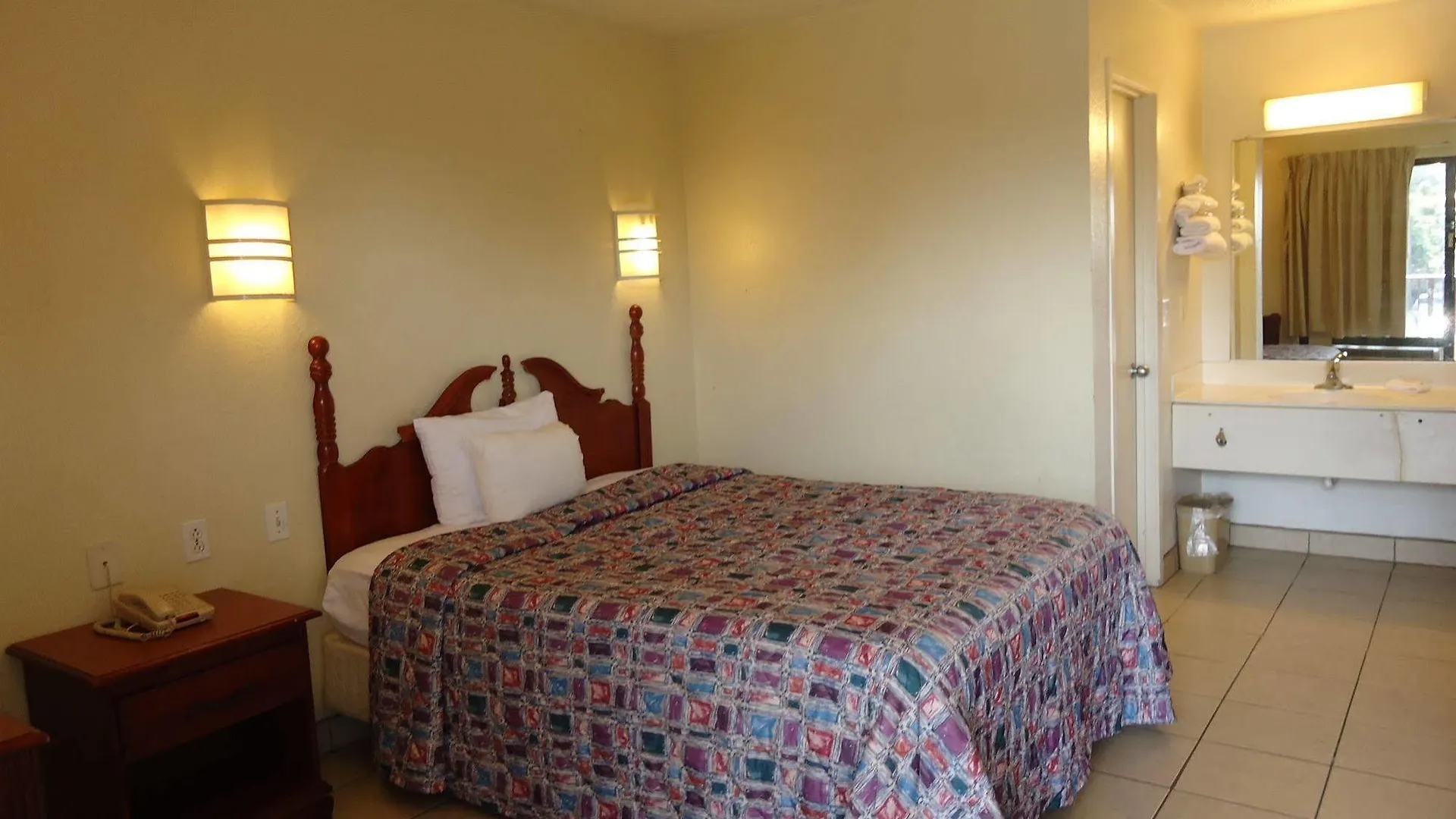 Ferry Pass Super 6 Inn & Suites Pensacola 2*, Ferry Pass ארצות הברית