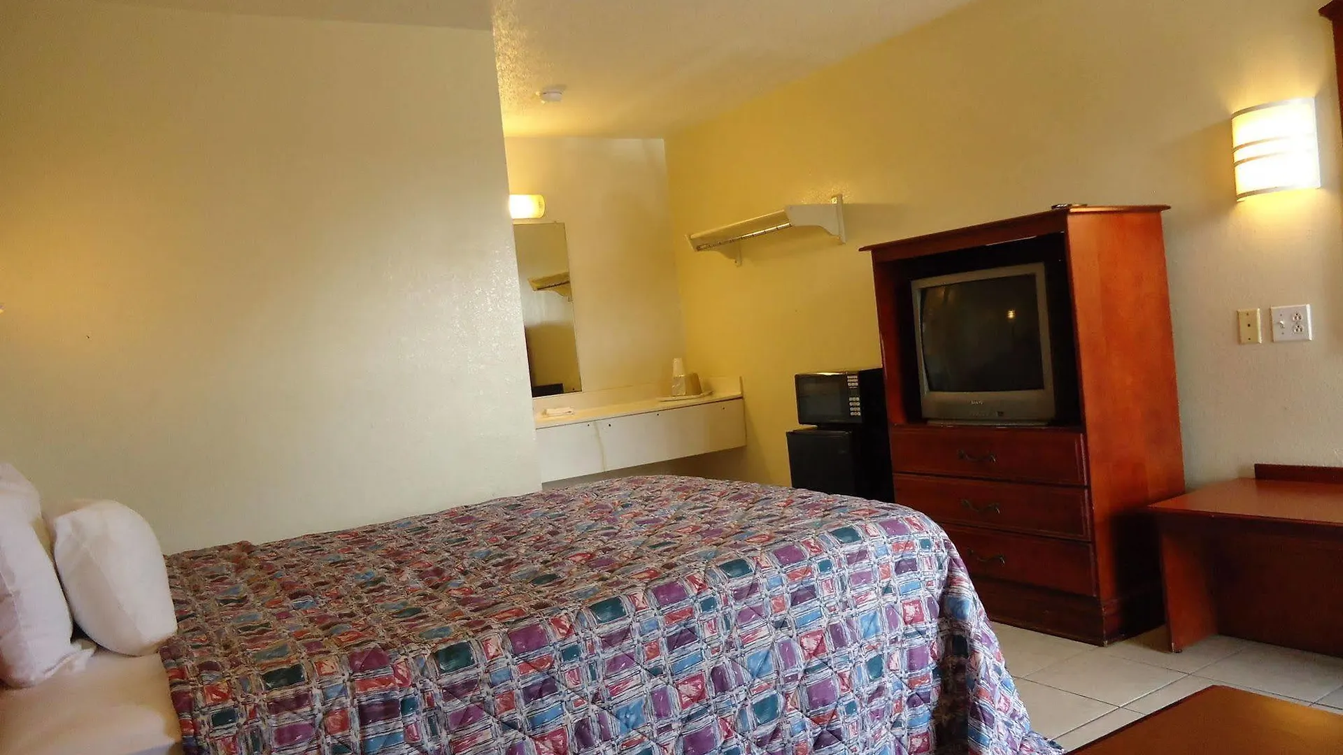 Ferry Pass Super 6 Inn & Suites Pensacola מוטל Ferry Pass