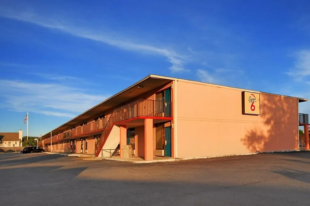Ferry Pass Super 6 Inn & Suites Pensacola 2*, Ferry Pass